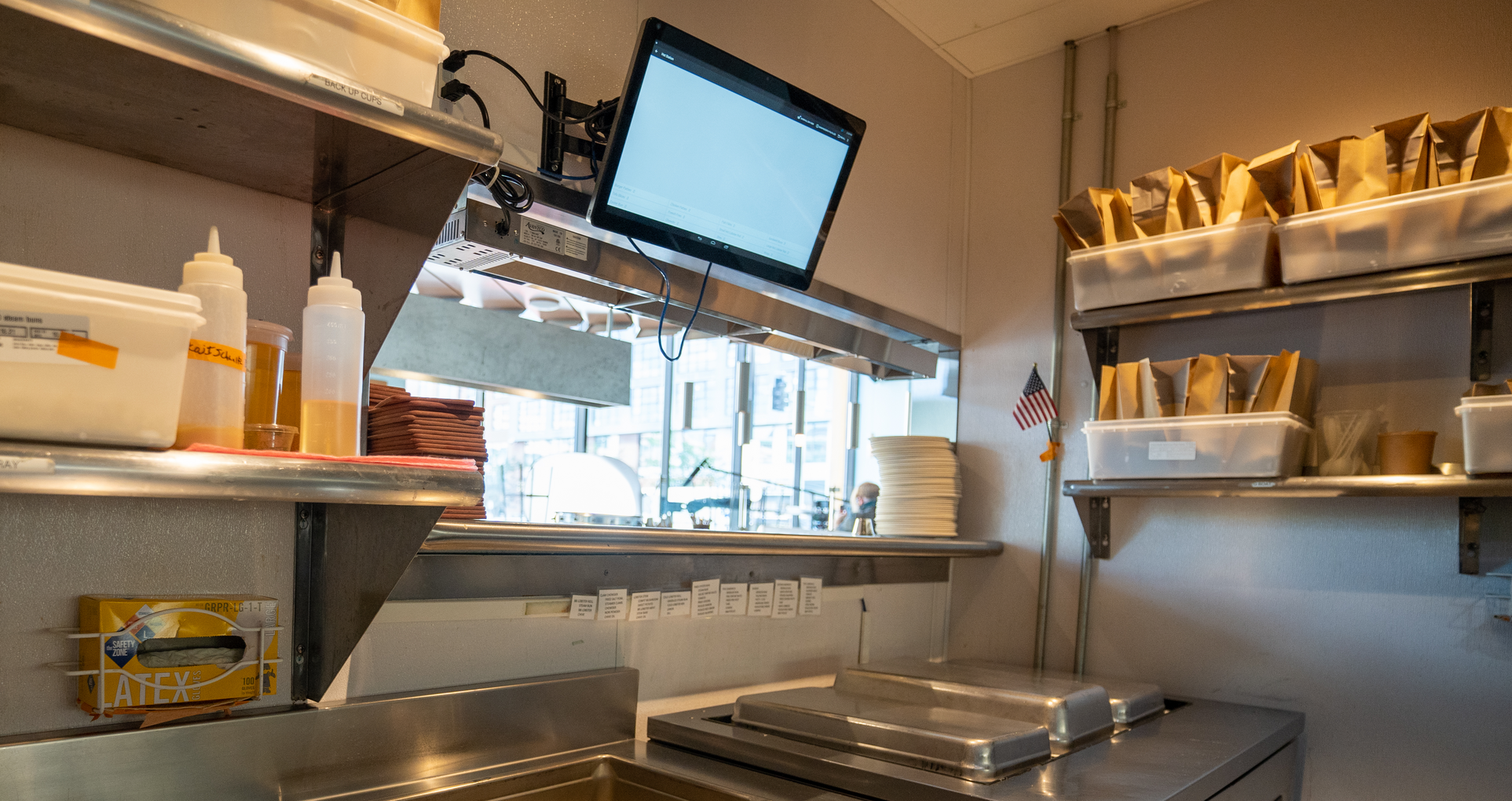 The Complete Guide to Specialized Storage in Saudi Arabia: Restaurants, Retailers & Electronics